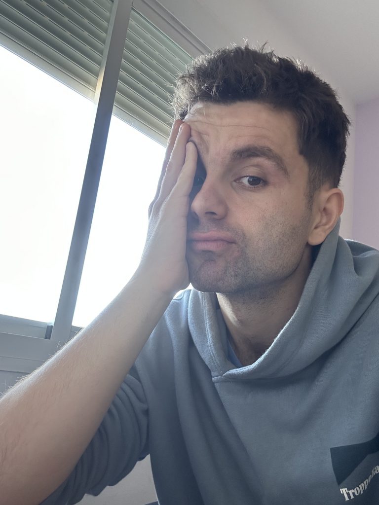 Foto Jesús intentándolo todo